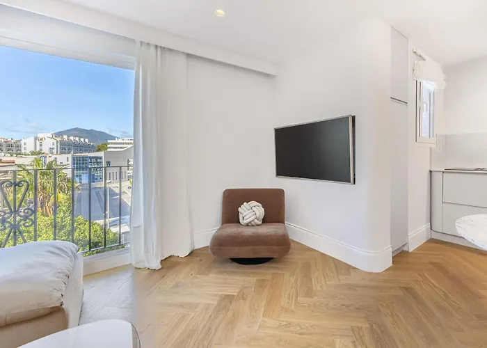 Aries Modern Retreat Scandi Design Near Puerto Banus דירה